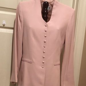 Sophisticated, classy and custom Kasper!